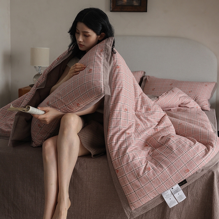 91家纺网 家纺一手货源 找家纺 （总）玛德琳 2025新款原麻皱皱纱懒人抗菌冬被被子被芯