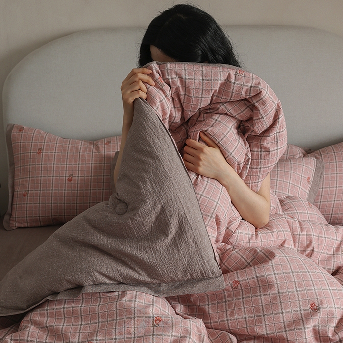 91家纺网 家纺一手货源 找家纺 玛德琳 2025新款原麻皱皱纱懒人抗菌冬被被子被芯 尤朵拉