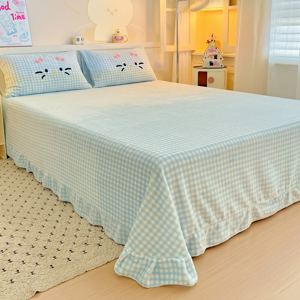 91家纺网 家纺一手货源 找家纺 富米莱（原臻工厂） 2025新款爆款拼角毛巾绣牛奶绒四件套 绒猫咪蓝格