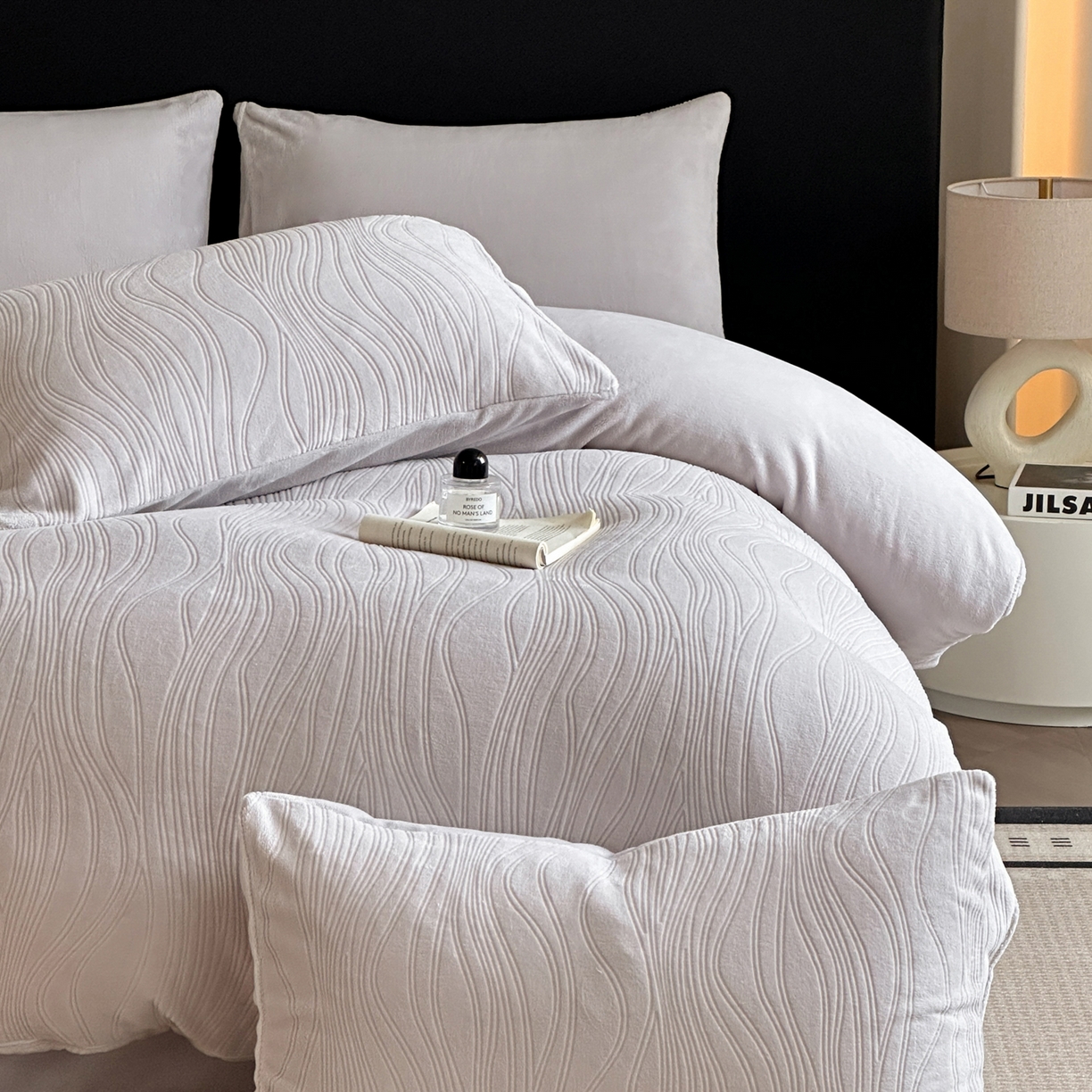 91家纺网 家纺一手货源 找家纺 蓝极人 2025新款AB版烂花牛奶绒四件套 烂花-米灰