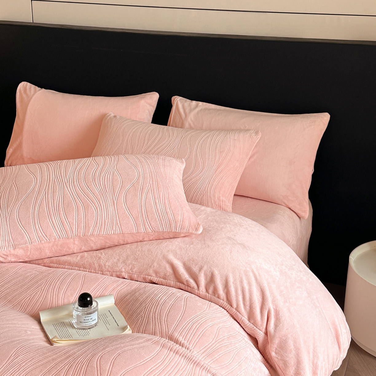 91家纺网 家纺一手货源 找家纺 蓝极人 2025新款AB版烂花牛奶绒四件套 烂花-桃粉