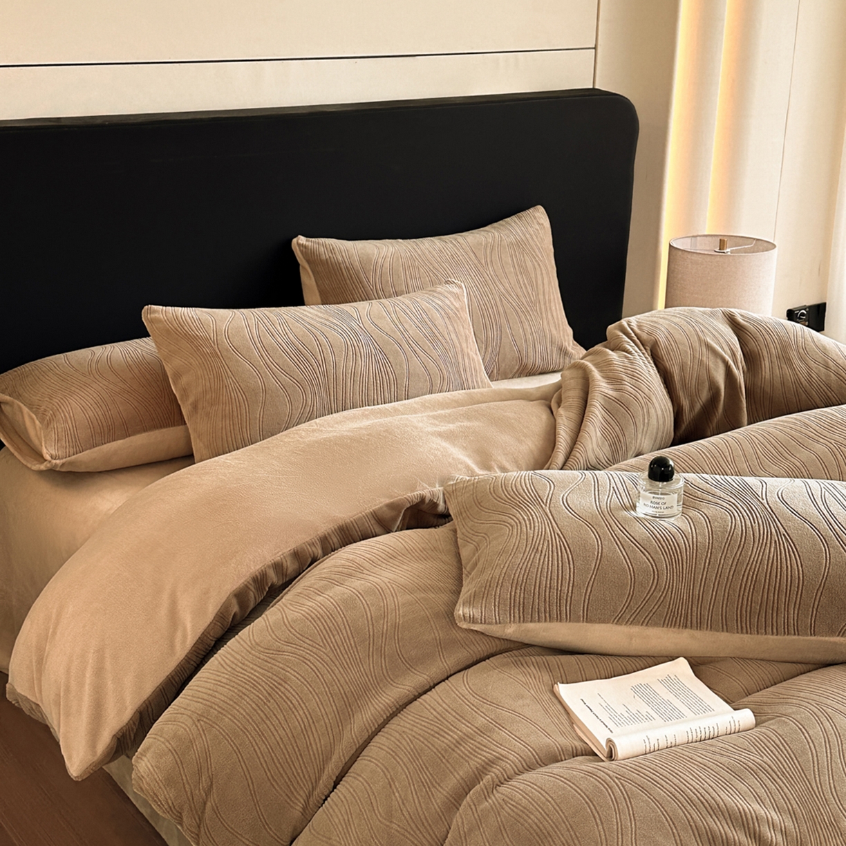 91家纺网 家纺一手货源 找家纺 蓝极人 2025新款AB版烂花牛奶绒四件套 烂花-米咖