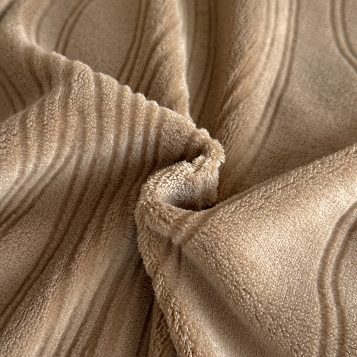 91家纺网 家纺一手货源 找家纺 蓝极人 2025新款AB版烂花牛奶绒四件套 烂花-深咖