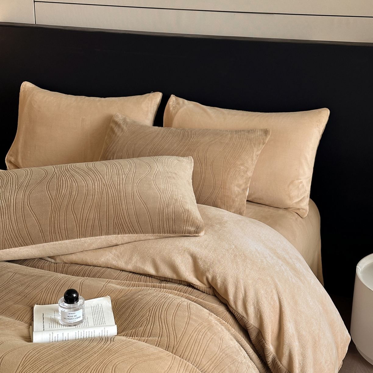 91家纺网 家纺一手货源 找家纺 蓝极人 2025新款AB版烂花牛奶绒四件套 烂花-米咖