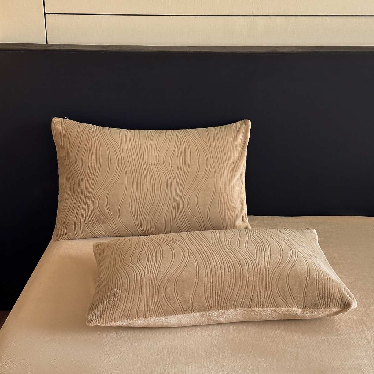 91家纺网 家纺一手货源 找家纺 蓝极人 2025新款AB版烂花牛奶绒四件套 烂花-米咖