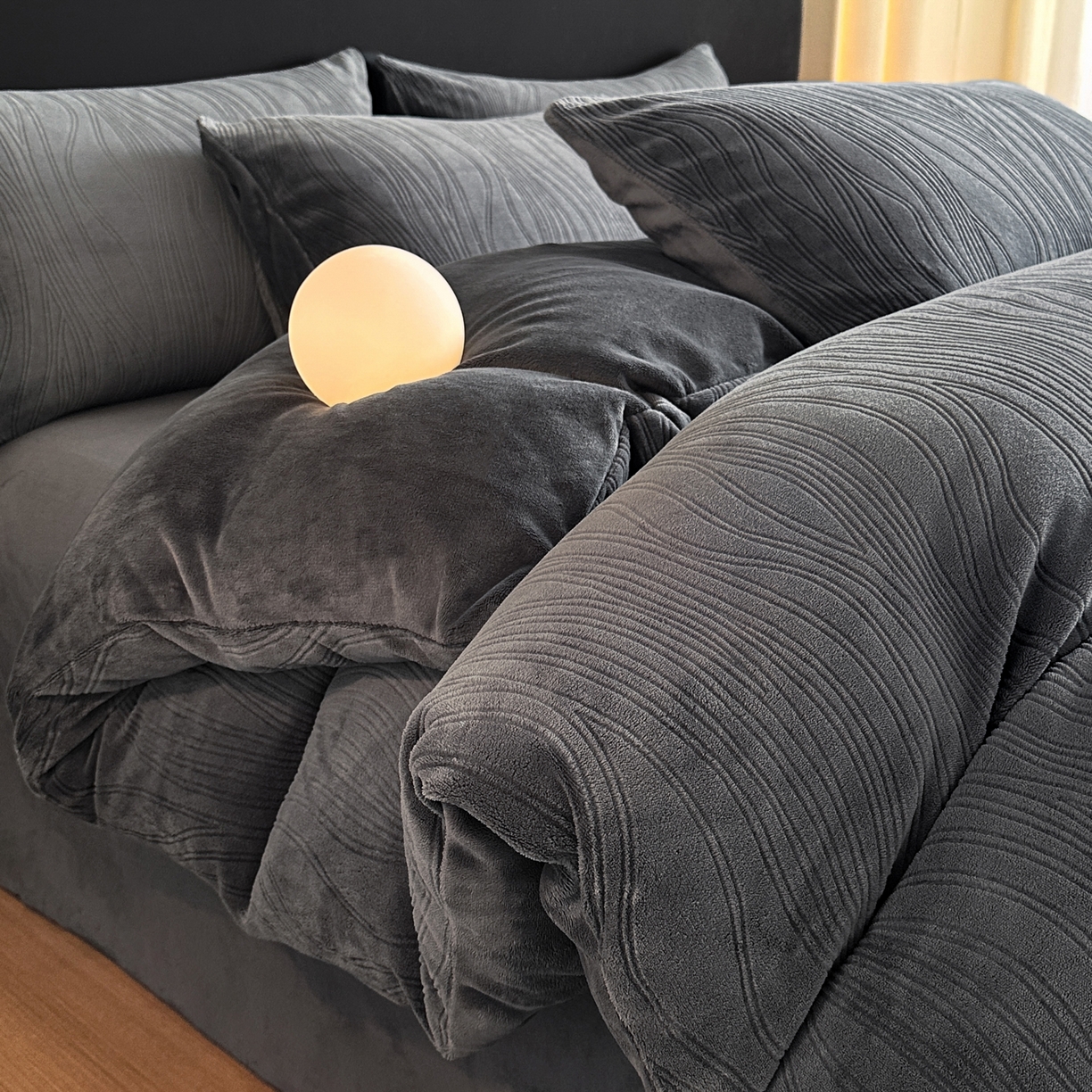 蓝极人 2025新款AB版烂花牛奶绒四件套 烂花-深灰