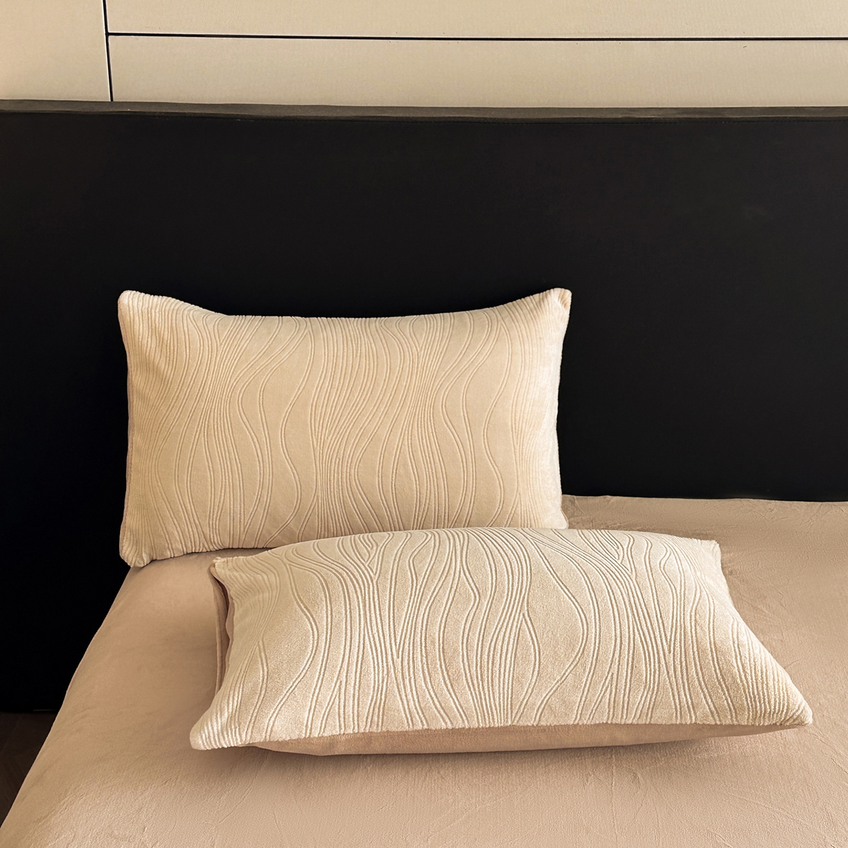 91家纺网 家纺一手货源 找家纺 蓝极人 2025新款AB版烂花牛奶绒四件套 烂花-米杏