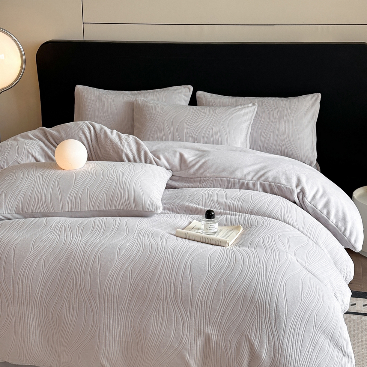 91家纺网 家纺一手货源 找家纺 蓝极人 2025新款AB版烂花牛奶绒四件套 烂花-米灰