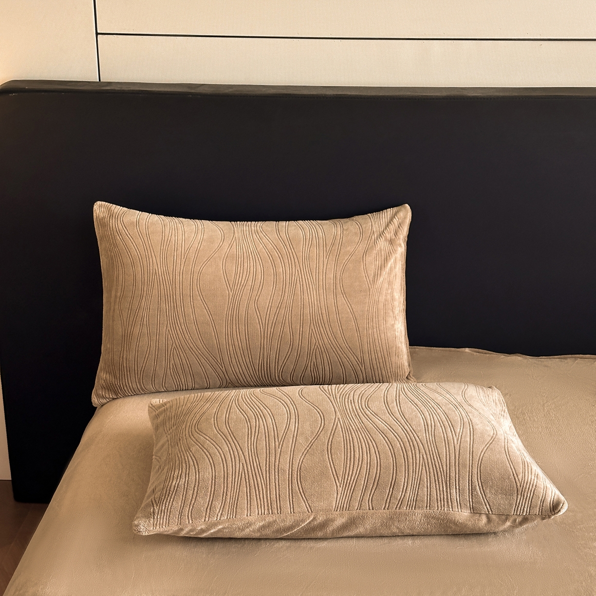 91家纺网 家纺一手货源 找家纺 蓝极人 2025新款AB版烂花牛奶绒四件套 烂花-深咖