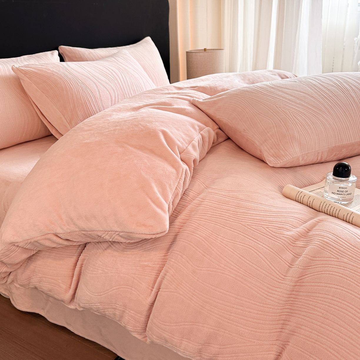 91家纺网 家纺一手货源 找家纺 蓝极人 2025新款AB版烂花牛奶绒四件套 烂花-桃粉