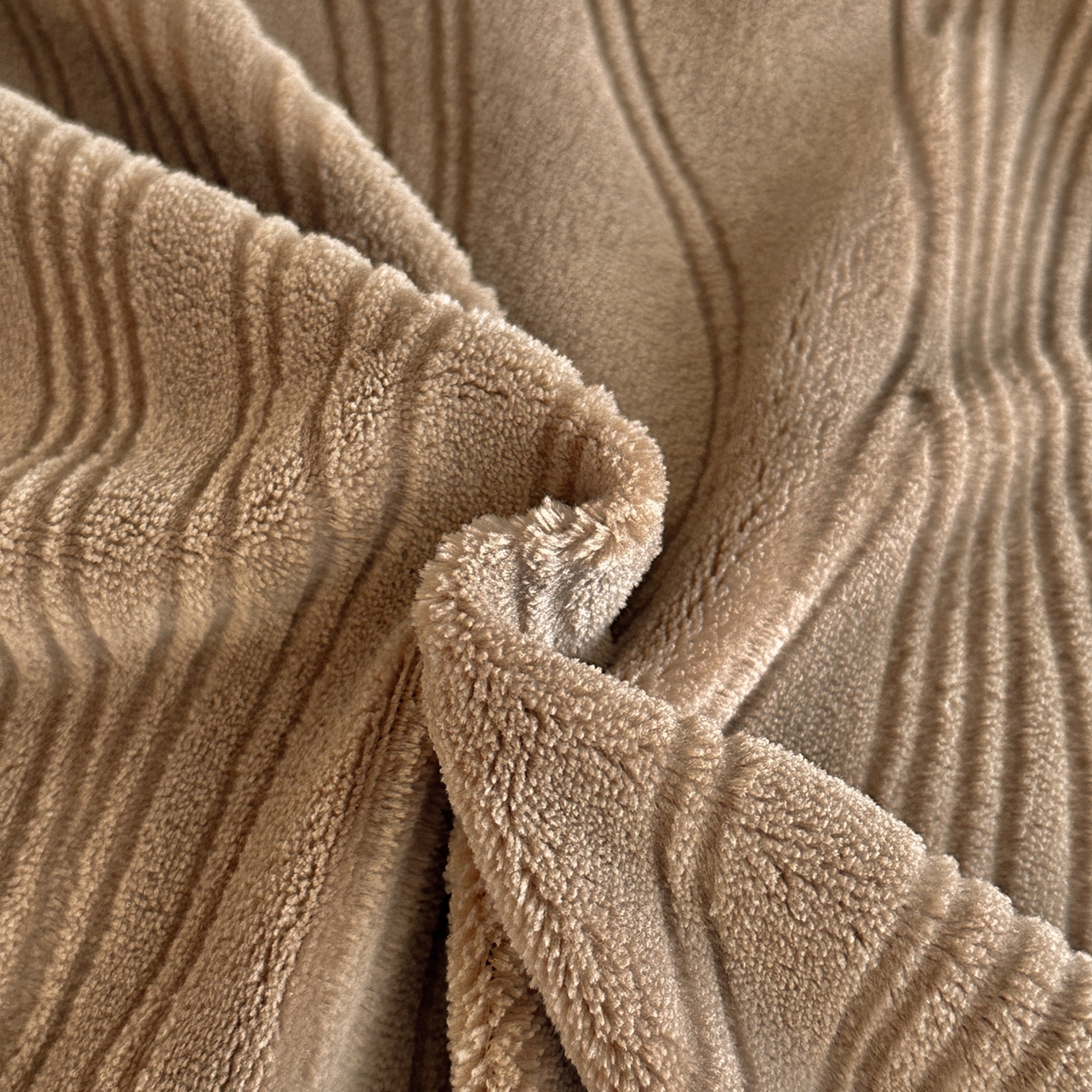 91家纺网 家纺一手货源 找家纺 蓝极人 2025新款AB版烂花牛奶绒四件套 烂花-米咖