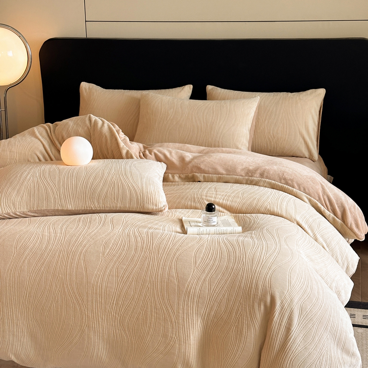 91家纺网 家纺一手货源 找家纺 蓝极人 2025新款AB版烂花牛奶绒四件套 烂花-米杏