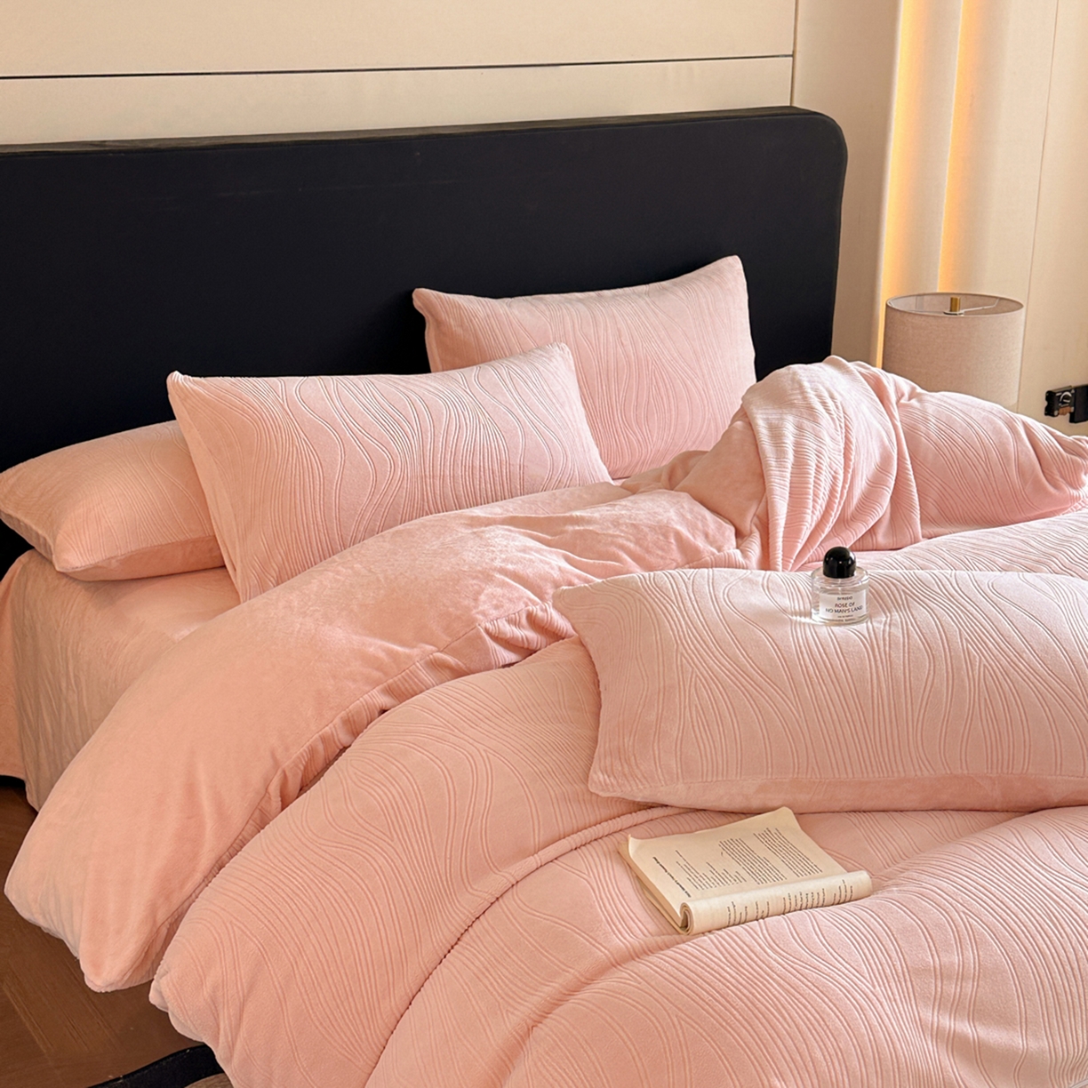 91家纺网 家纺一手货源 找家纺 蓝极人 2025新款AB版烂花牛奶绒四件套 烂花-桃粉