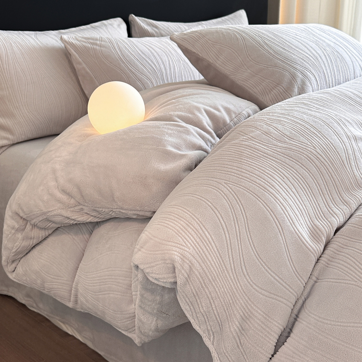 91家纺网 家纺一手货源 找家纺 （总）蓝极人 2025新款AB版烂花牛奶绒四件套