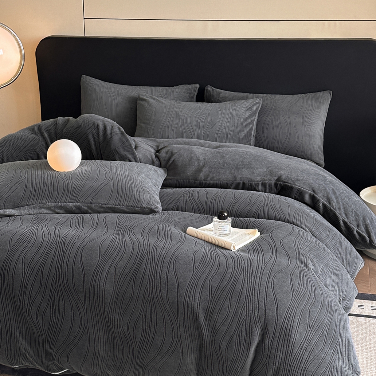 91家纺网 家纺一手货源 找家纺 蓝极人 2025新款AB版烂花牛奶绒四件套 烂花-深灰