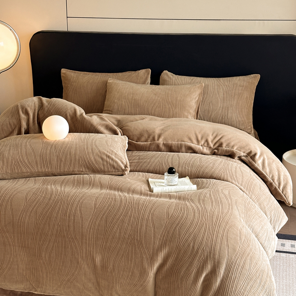 91家纺网 家纺一手货源 找家纺 蓝极人 2025新款AB版烂花牛奶绒四件套 烂花-深咖