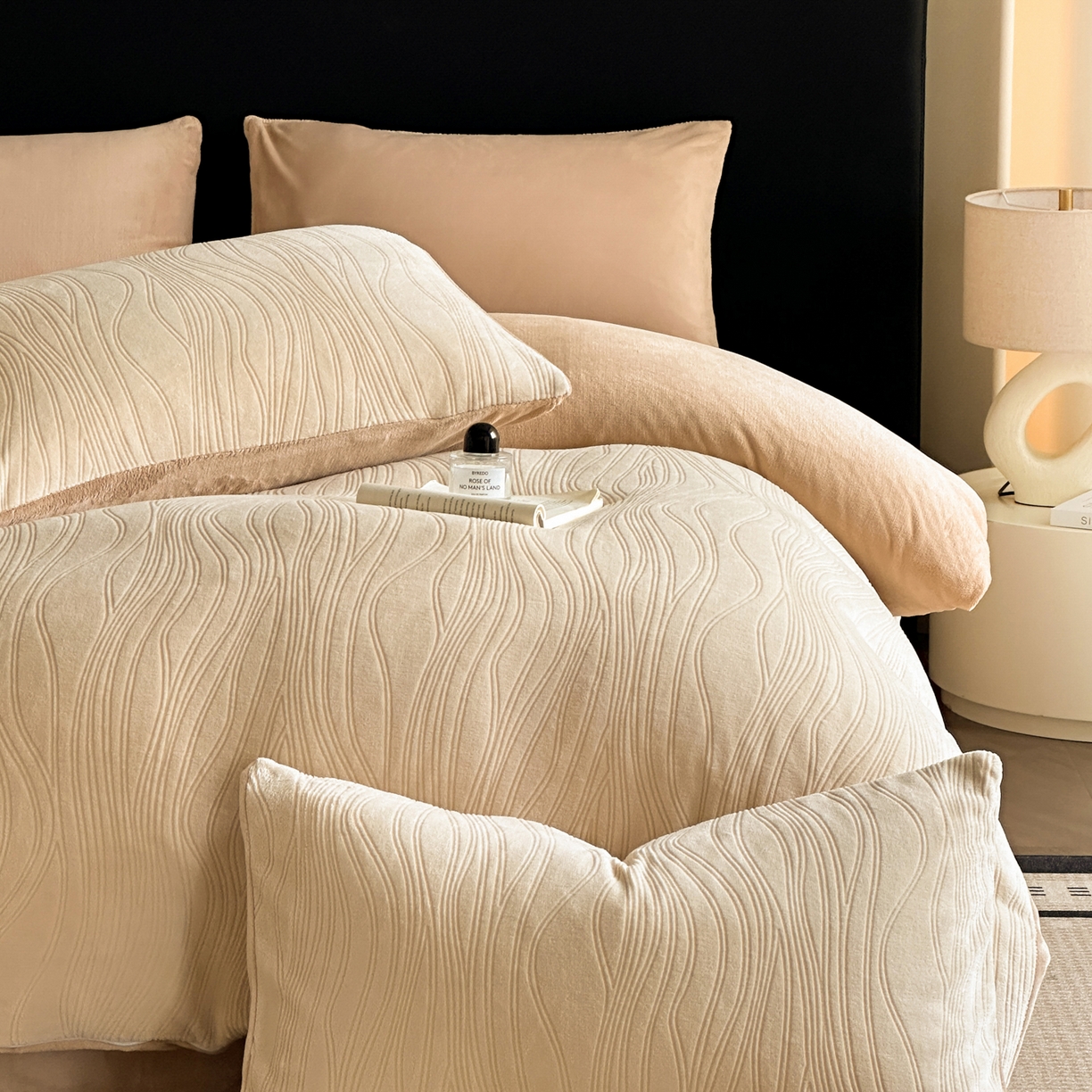 91家纺网 家纺一手货源 找家纺 蓝极人 2025新款AB版烂花牛奶绒四件套 烂花-米杏