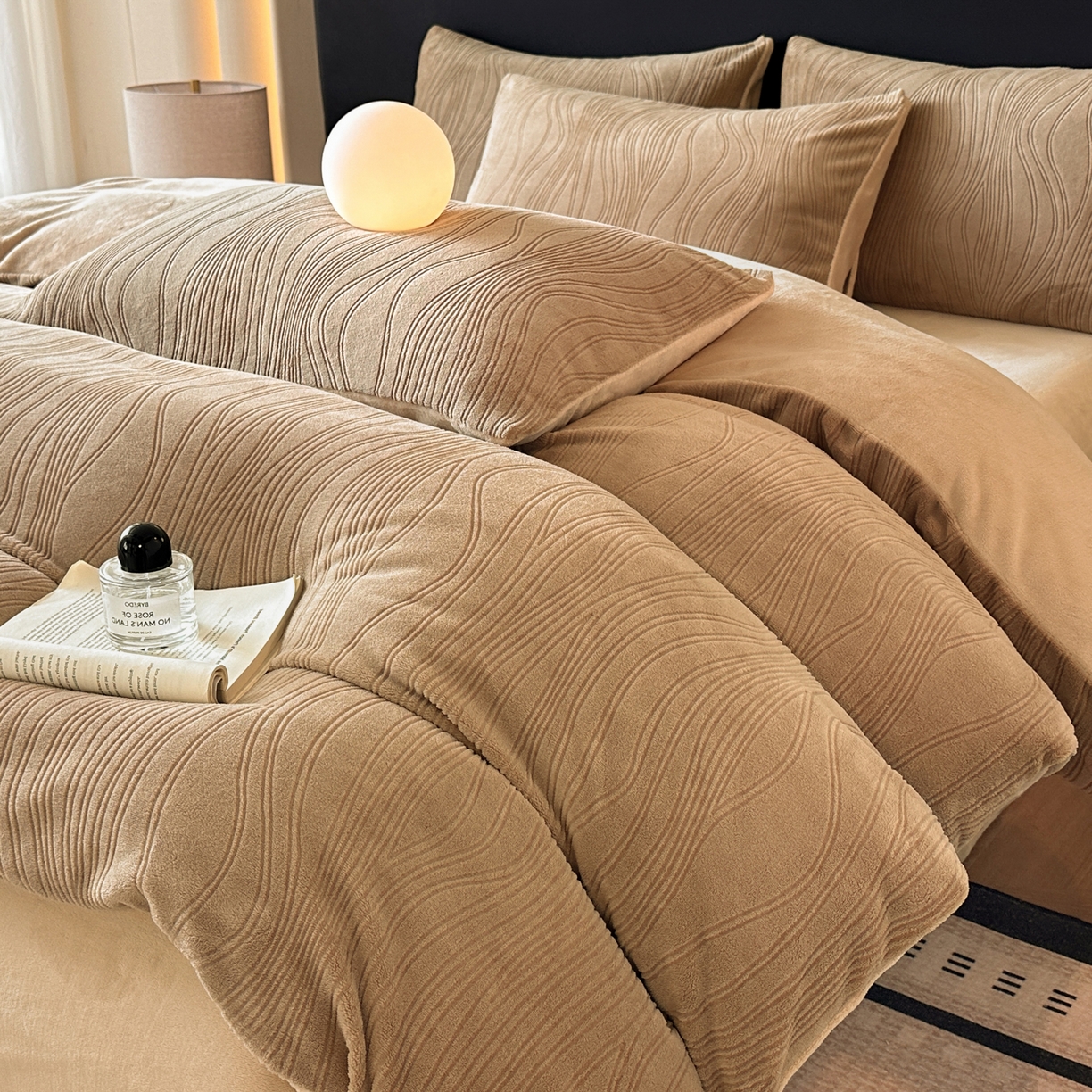 91家纺网 家纺一手货源 找家纺 蓝极人 2025新款AB版烂花牛奶绒四件套 烂花-米咖