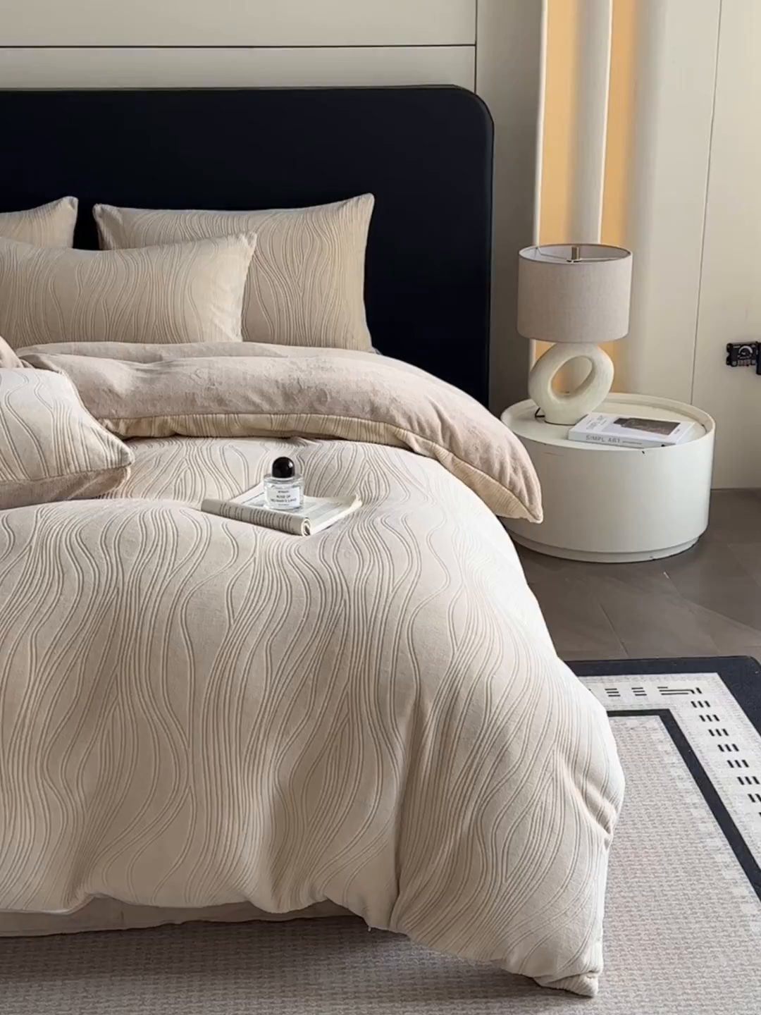 91家纺网 家纺一手货源 找家纺 蓝极人 2025新款AB版烂花牛奶绒四件套 烂花-米杏