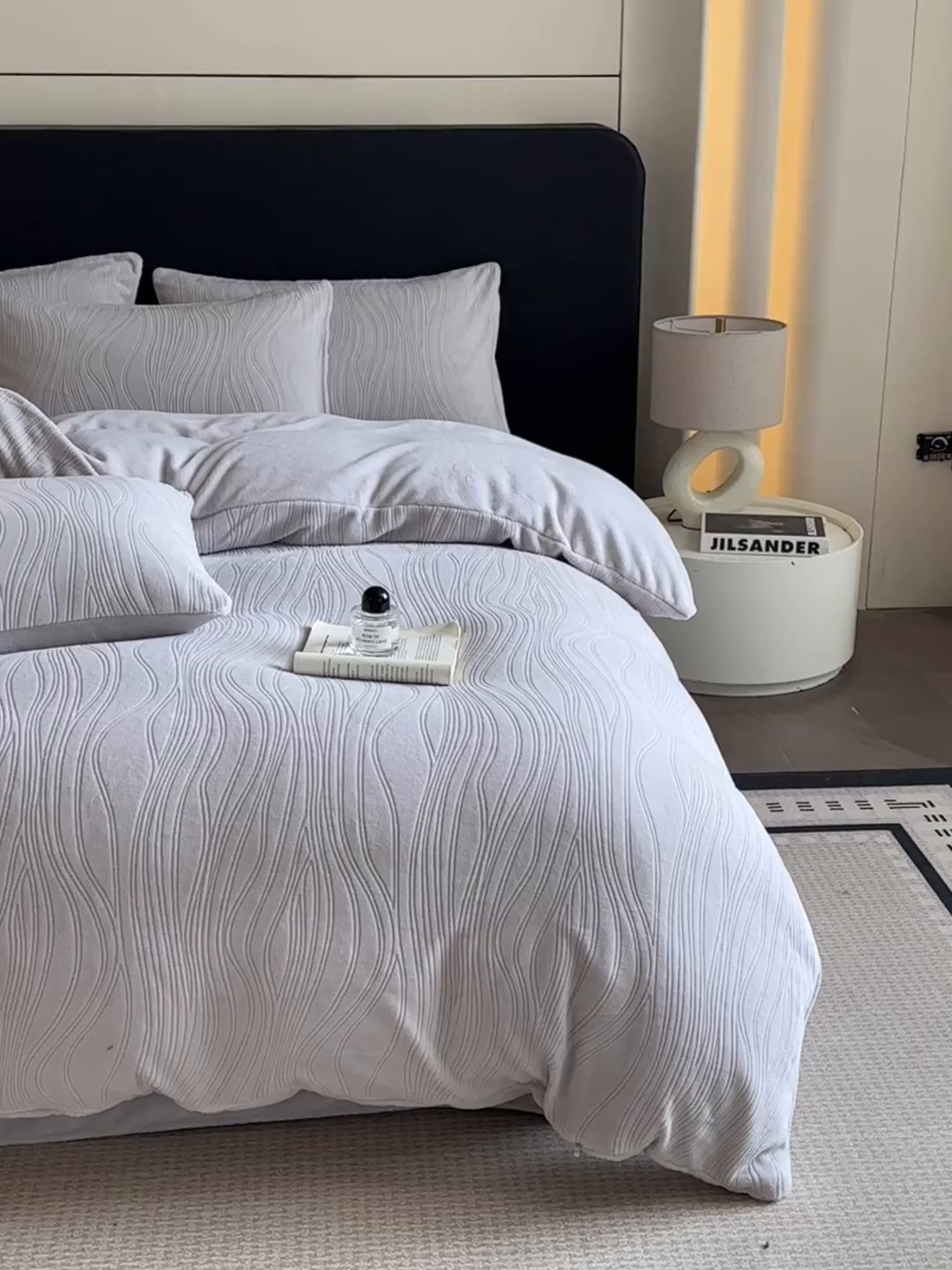 91家纺网 家纺一手货源 找家纺 蓝极人 2025新款AB版烂花牛奶绒四件套 烂花-米灰