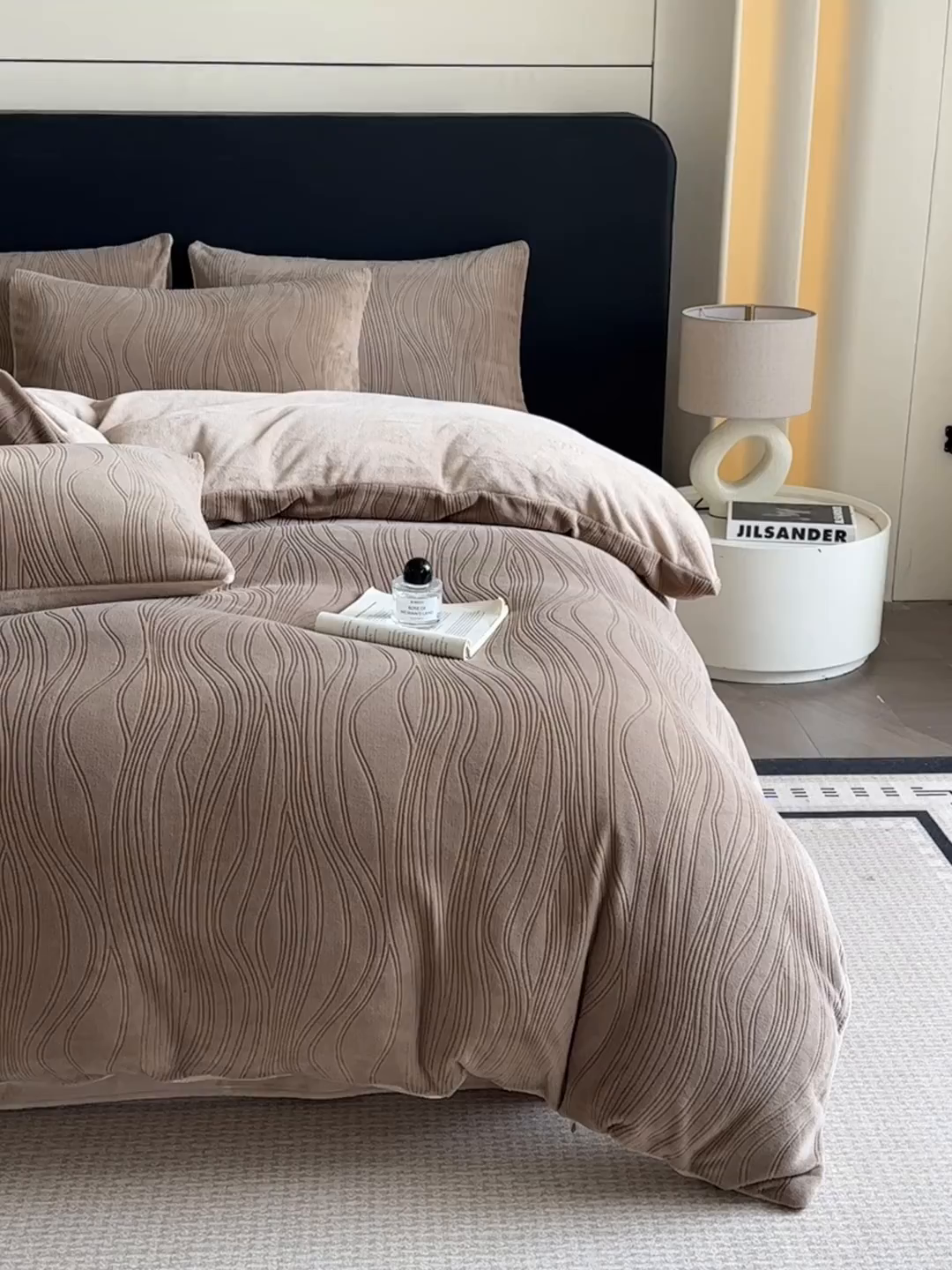 91家纺网 家纺一手货源 找家纺 蓝极人 2025新款AB版烂花牛奶绒四件套 烂花-米咖