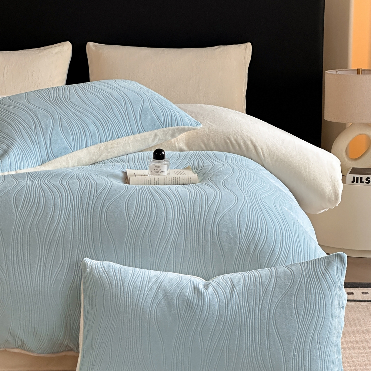 91家纺网 家纺一手货源 找家纺 蓝极人 2025新款AB版烂花牛奶绒四件套 烂花-蓝黄