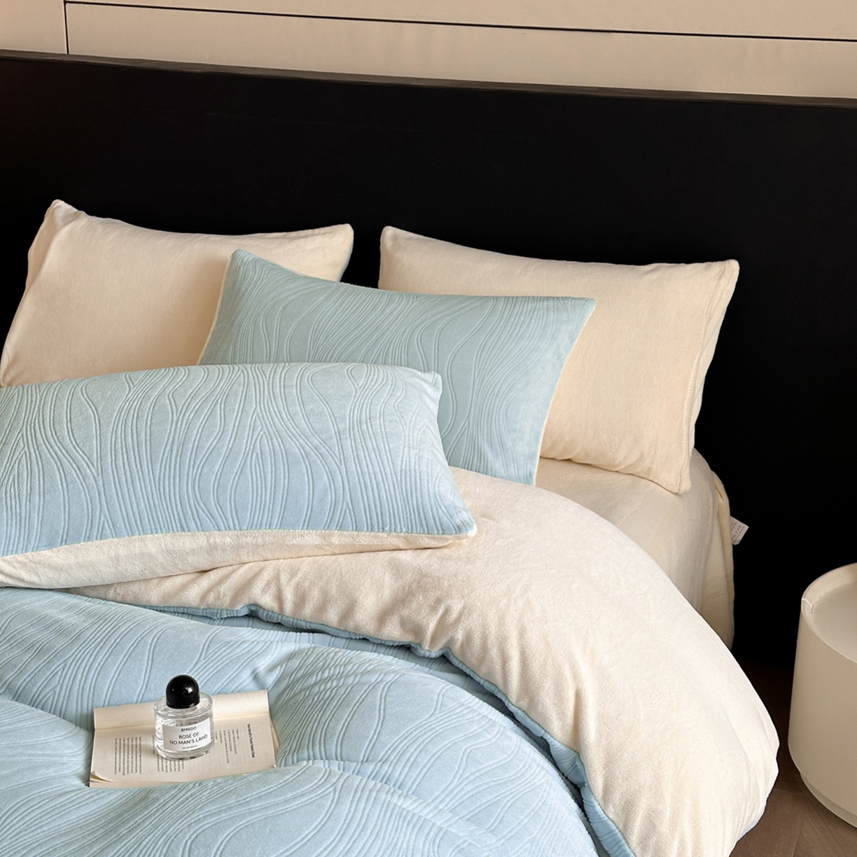 91家纺网 家纺一手货源 找家纺 蓝极人 2025新款AB版烂花牛奶绒四件套 烂花-蓝黄