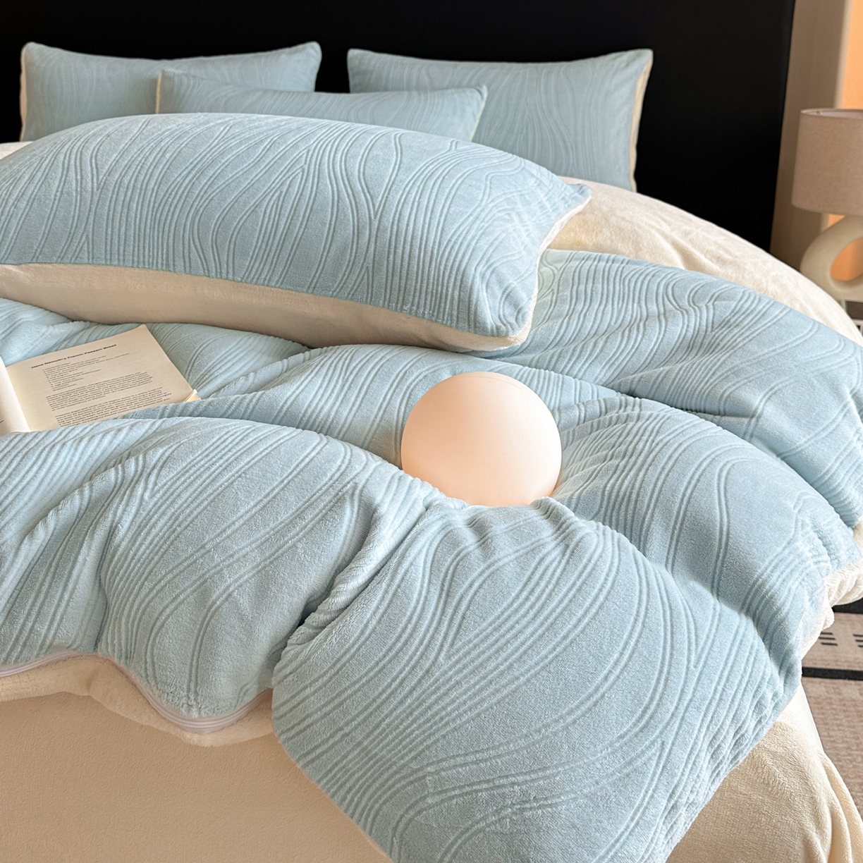 91家纺网 家纺一手货源 找家纺 蓝极人 2025新款AB版烂花牛奶绒四件套 烂花-蓝黄