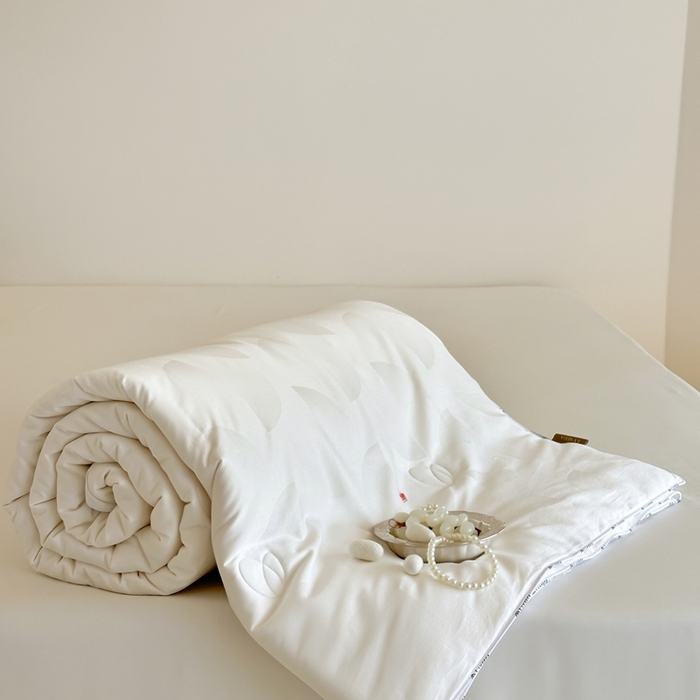 91家纺网 家纺一手货源 找家纺 茧羽世家 2025新款皇冠蝶翼蚕丝被 被子被芯 圆冠