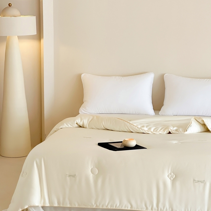 91家纺网 家纺一手货源 找家纺 茧羽世家 2025新款豆绒生态被 被子被芯 亭亭玉立