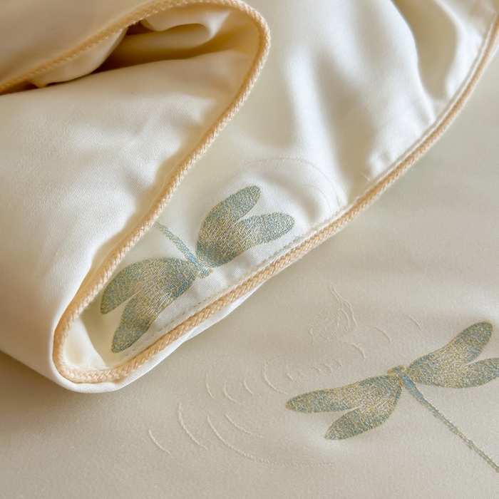 91家纺网 家纺一手货源 找家纺 茧羽世家 2025新款豆绒生态被 被子被芯 亭亭玉立