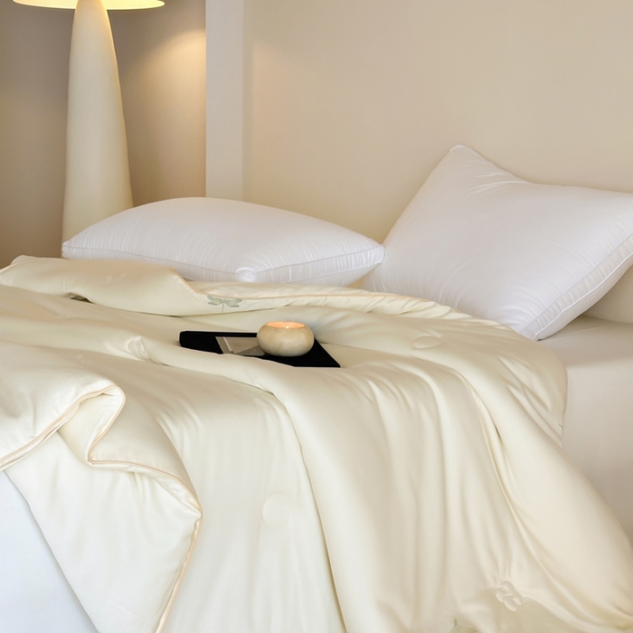 91家纺网 家纺一手货源 找家纺 茧羽世家 2025新款豆绒生态被 被子被芯 亭亭玉立