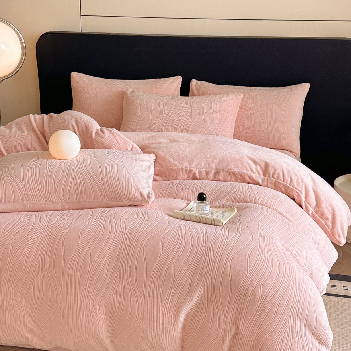 91家纺网 家纺一手货源 找家纺 酱子 2025新款AB版烂花牛奶绒四件套 烂花-桃粉