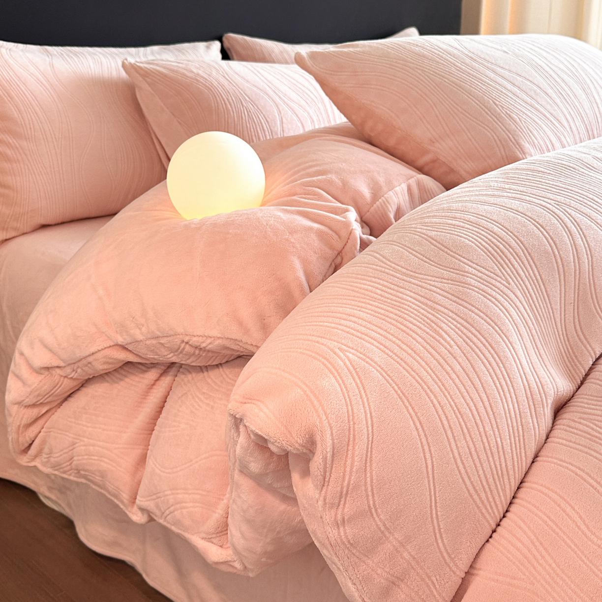 91家纺网 家纺一手货源 找家纺 酱子 2025新款AB版烂花牛奶绒四件套 烂花-桃粉