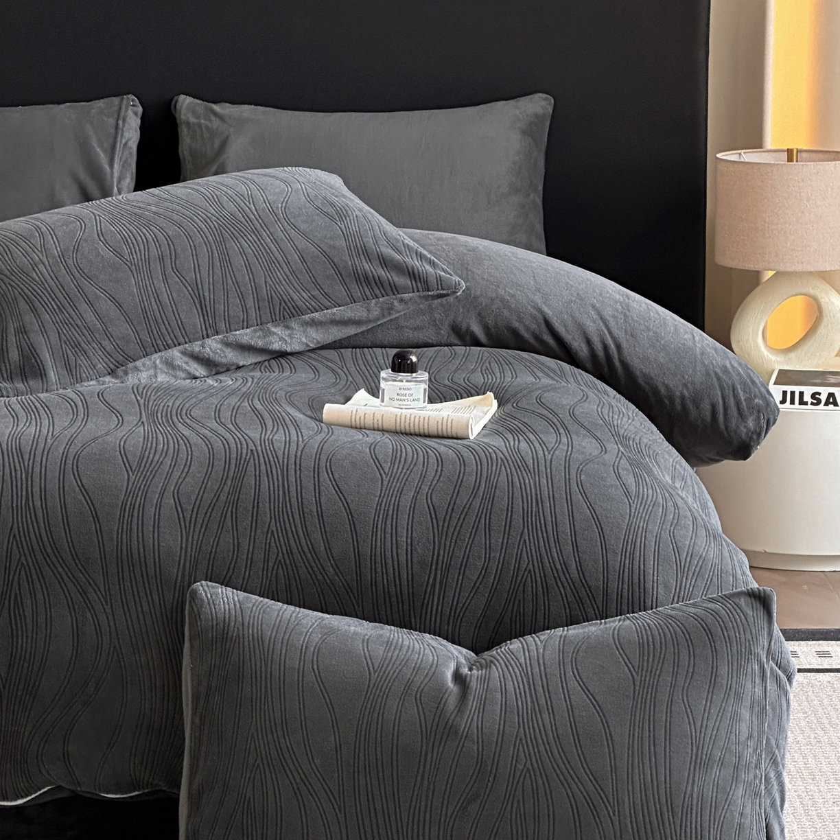 91家纺网 家纺一手货源 找家纺 酱子 2025新款AB版烂花牛奶绒四件套 烂花-深灰