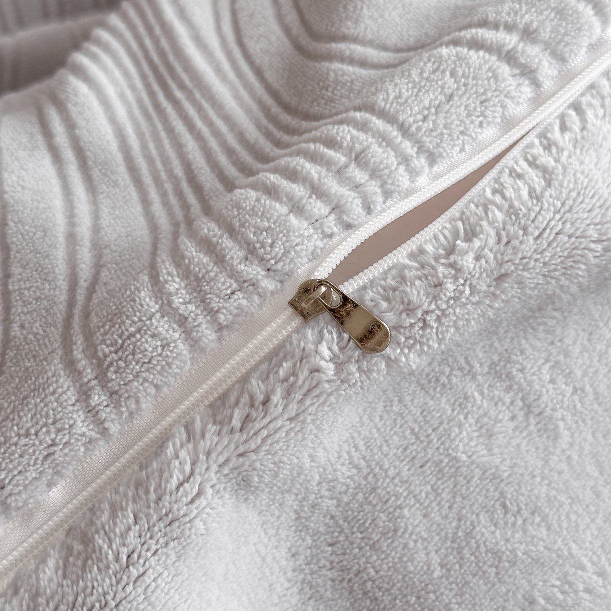 91家纺网 家纺一手货源 找家纺 酱子 2025新款AB版烂花牛奶绒四件套 烂花-米灰