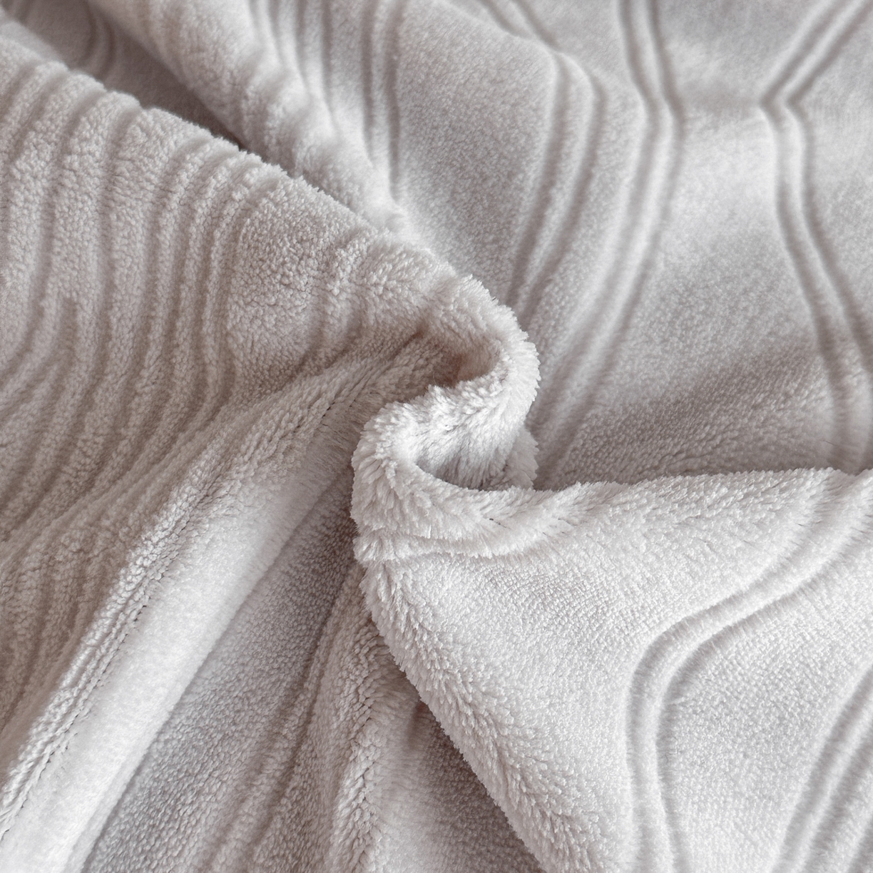 91家纺网 家纺一手货源 找家纺 酱子 2025新款AB版烂花牛奶绒四件套 烂花-米灰