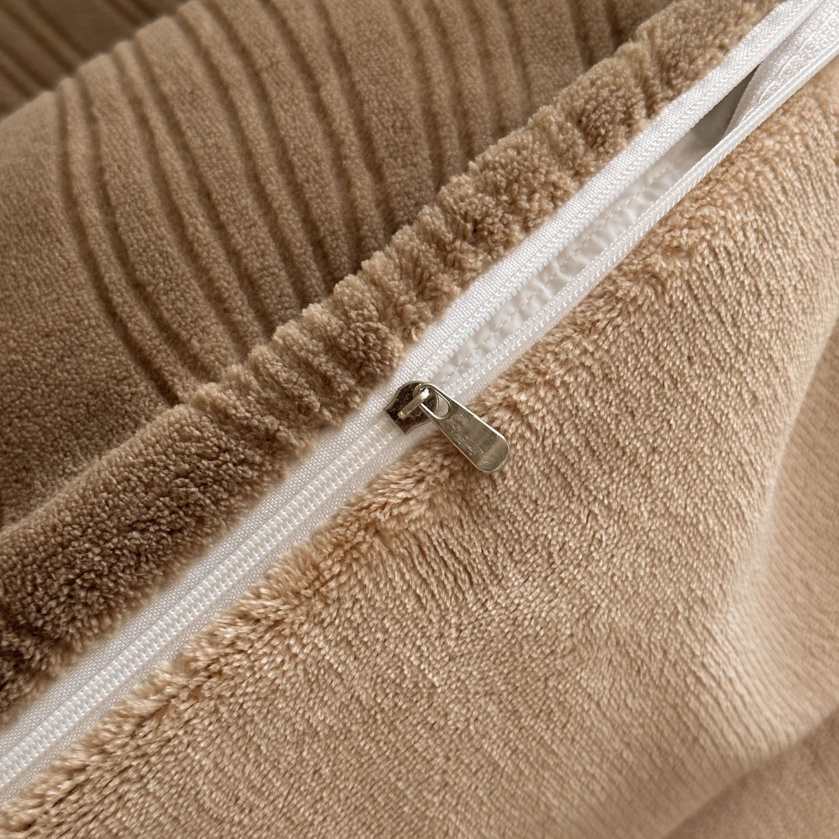 91家纺网 家纺一手货源 找家纺 酱子 2025新款AB版烂花牛奶绒四件套 烂花-米咖