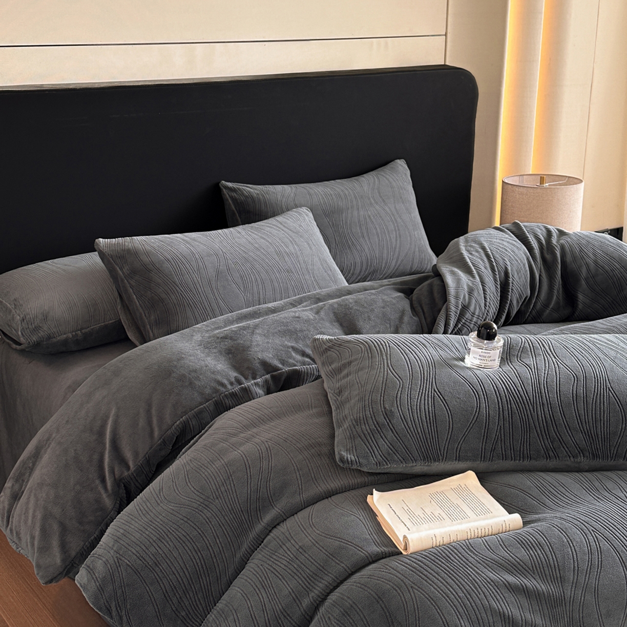 91家纺网 家纺一手货源 找家纺 酱子 2025新款AB版烂花牛奶绒四件套 烂花-深灰