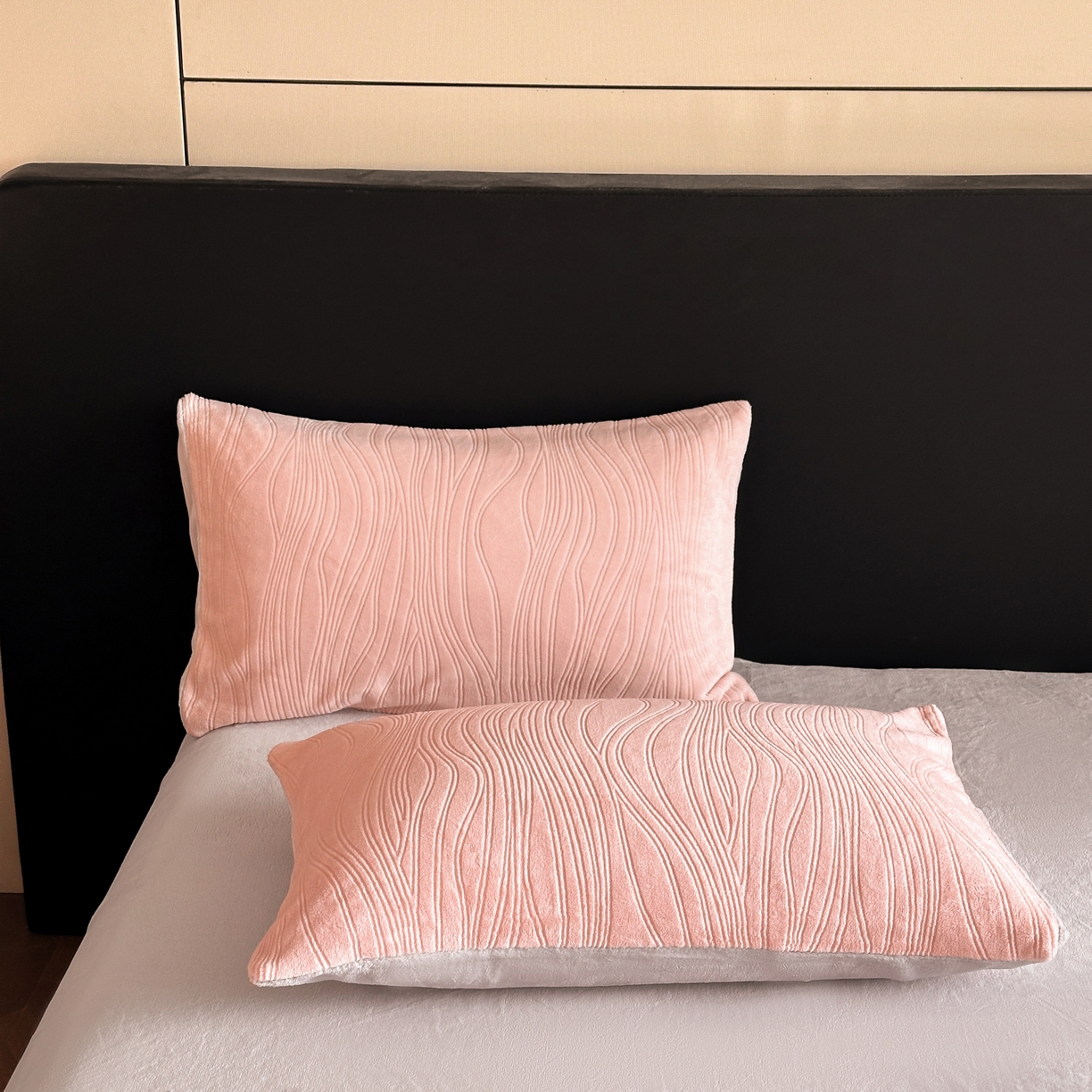 91家纺网 家纺一手货源 找家纺 酱子 2025新款AB版烂花牛奶绒四件套 烂花-粉灰