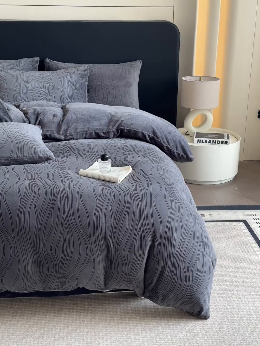 91家纺网 家纺一手货源 找家纺 酱子 2025新款AB版烂花牛奶绒四件套 烂花-深灰