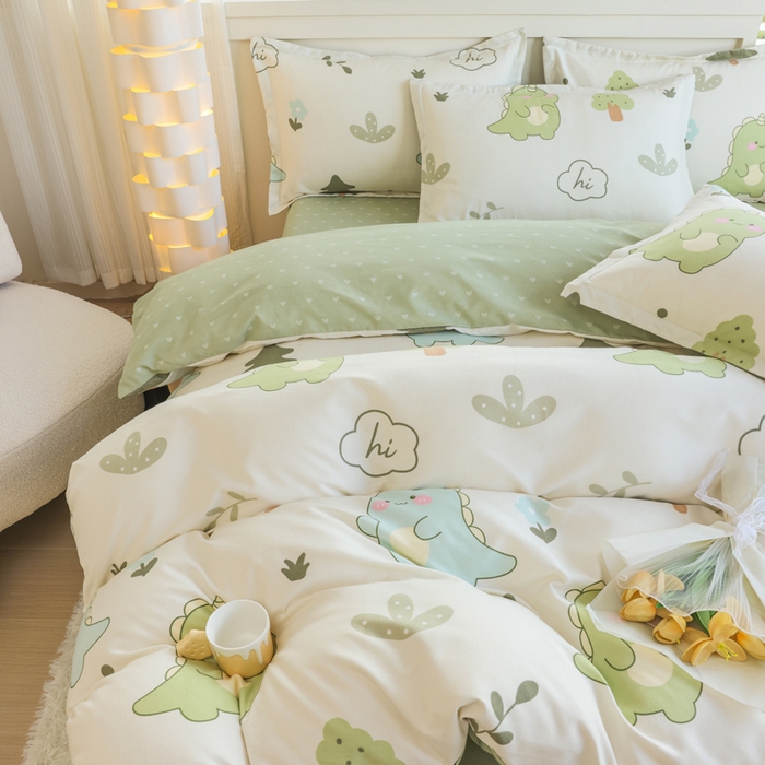 91家纺网 家纺一手货源 找家纺 优纤家纺 2025新款120克磨毛斜纹卡通花卉印花植物羊绒四件套 恐龙告白