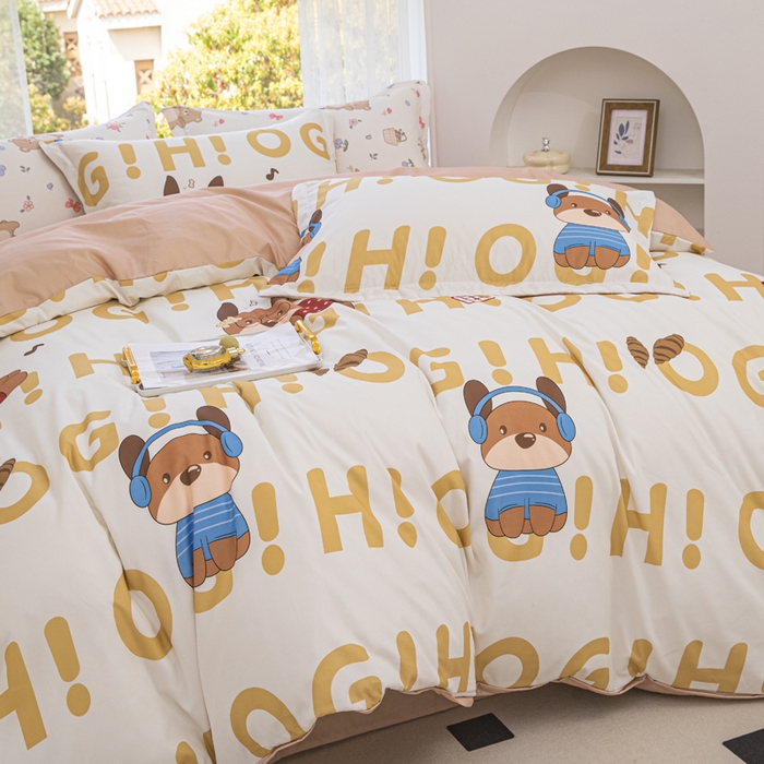 91家纺网 家纺一手货源 找家纺 优纤家纺 2025新款120克磨毛斜纹卡通花卉印花植物羊绒四件套 字母小狗