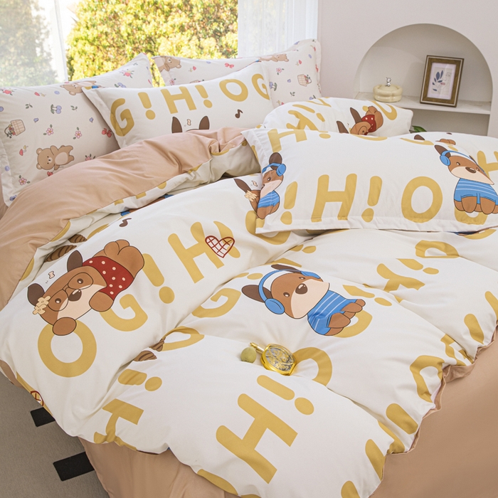 91家纺网 家纺一手货源 找家纺 优纤家纺 2025新款120克磨毛斜纹卡通花卉印花植物羊绒四件套 字母小狗