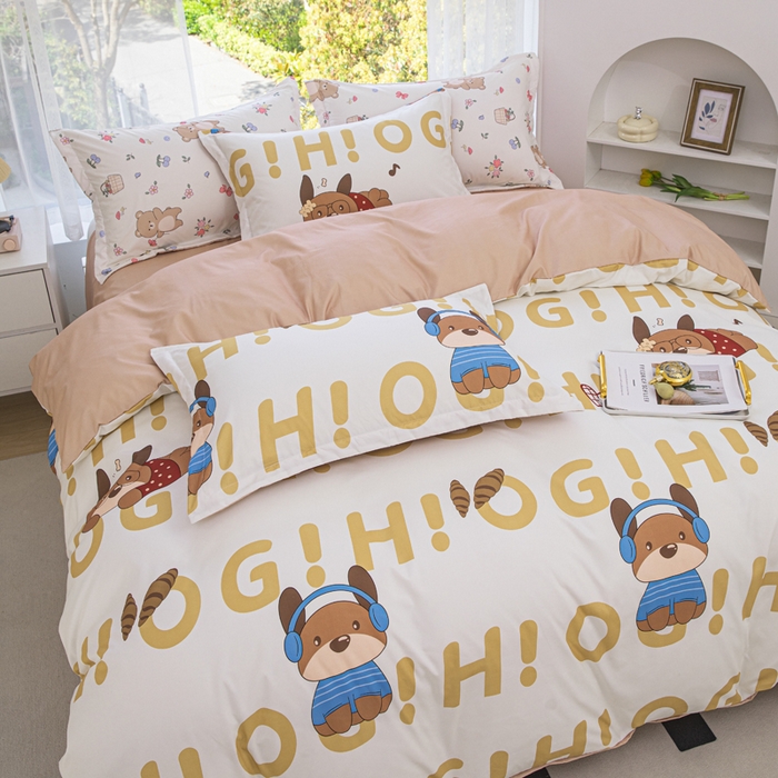 91家纺网 家纺一手货源 找家纺 优纤家纺 2025新款120克磨毛斜纹卡通花卉印花植物羊绒四件套 字母小狗