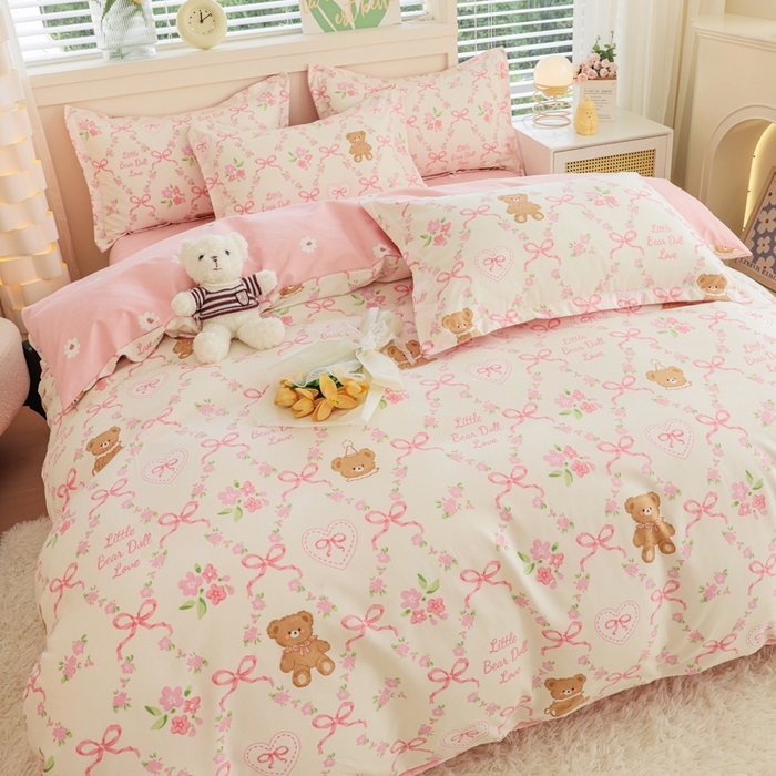 91家纺网 家纺一手货源 找家纺 优纤家纺 2025新款120克磨毛斜纹卡通花卉印花植物羊绒四件套 蝴蝶熊