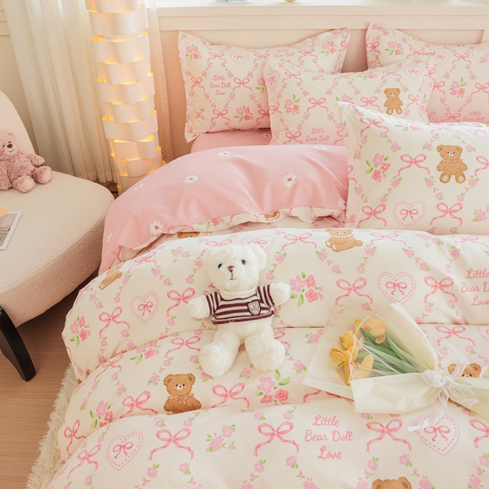 91家纺网 家纺一手货源 找家纺 优纤家纺 2025新款120克磨毛斜纹卡通花卉印花植物羊绒四件套 蝴蝶熊