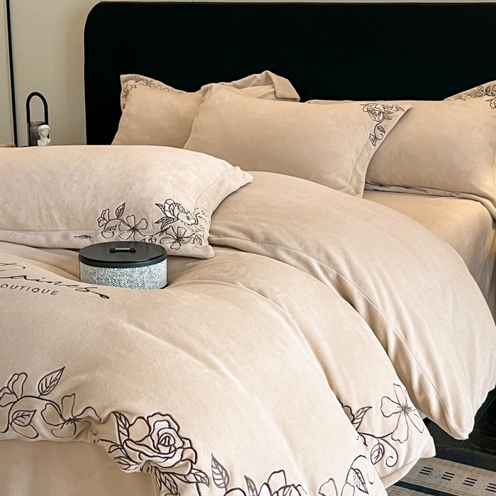 91家纺网 家纺一手货源 找家纺 （总）金牛座家纺 2025新款加厚牛奶绒轻奢刺绣四件套-若兰