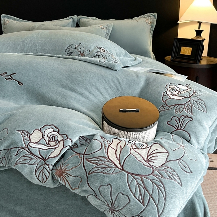 91家纺网 家纺一手货源 找家纺 金牛座家纺 2025新款加厚牛奶绒轻奢刺绣四件套-若兰 若兰-浅灰