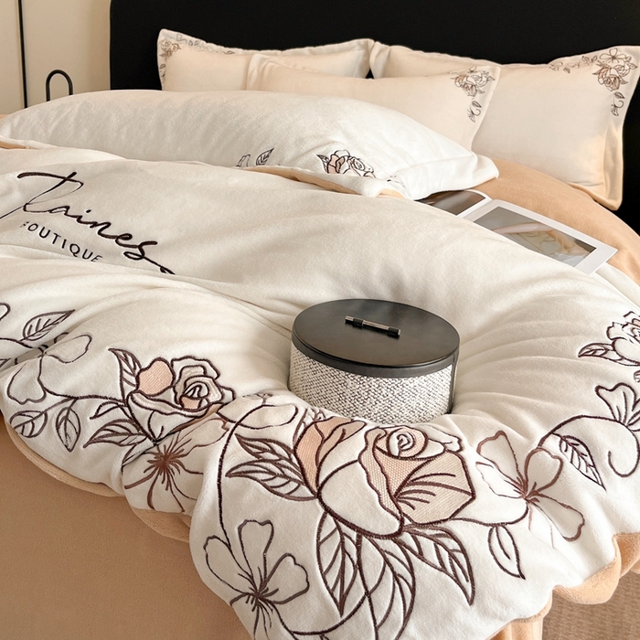 91家纺网 家纺一手货源 找家纺 金牛座家纺 2025新款加厚牛奶绒轻奢刺绣四件套-若兰 若兰-奶白